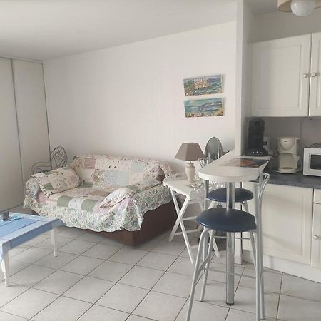 Le Palazzio Apartment Кан Екстериор снимка